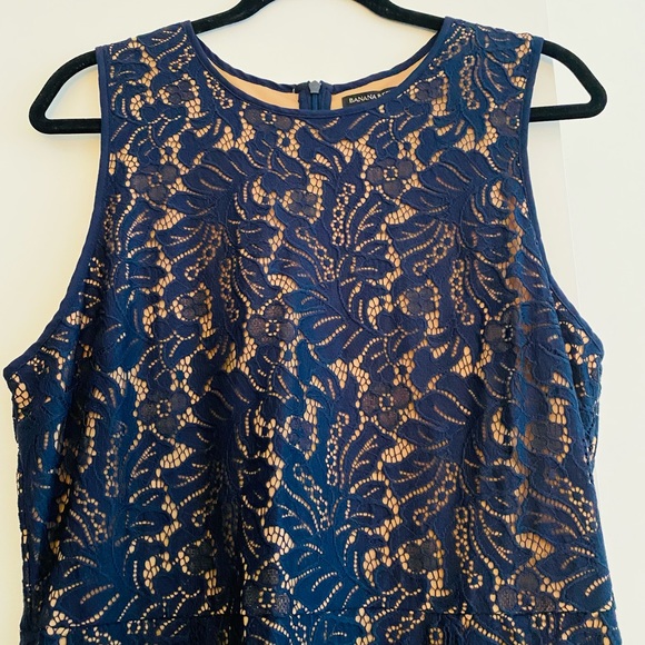 Banana Republic Sleeveless Blue Lace Cocktail Dress. Nude lining. Size 14. - Picture 3 of 7
